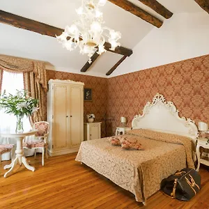 Palazzo Guardi 3* Venice