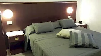 Galleria Frascati Rooms And Apartment 2*,